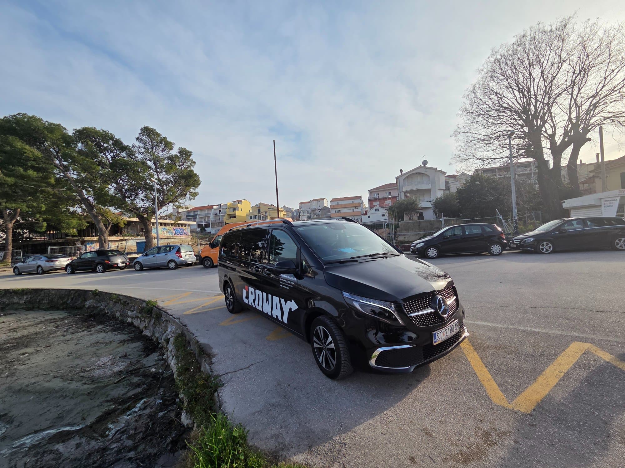 Croway Transfer Mercedes V-Class ready for your journey